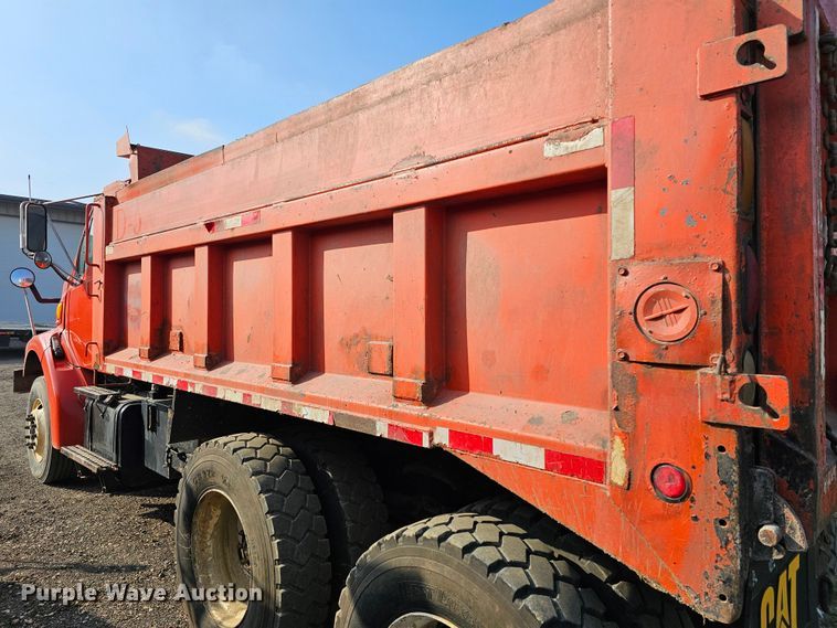 image for item MA9283 2001 Sterling L7500 dump truck