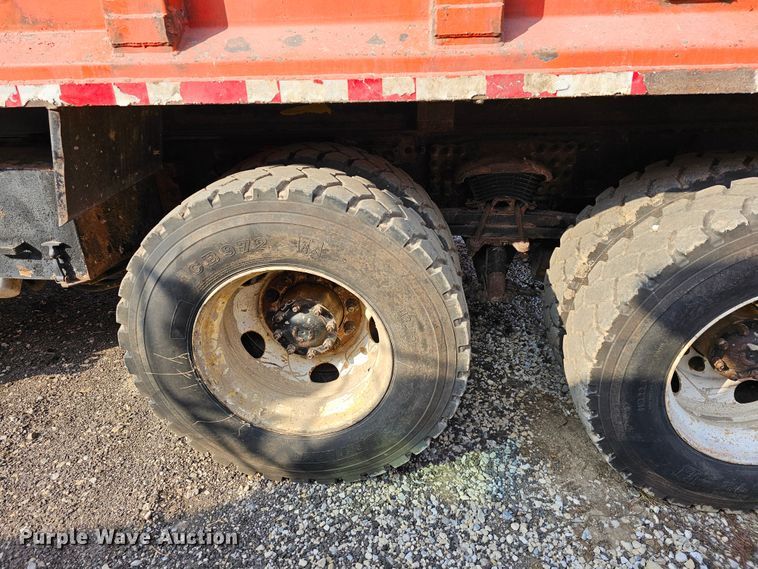 image for item MA9283 2001 Sterling L7500 dump truck