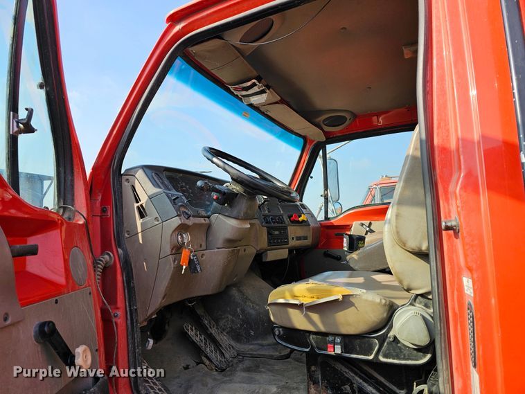 image for item MA9283 2001 Sterling L7500 dump truck