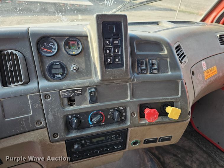 image for item MA9283 2001 Sterling L7500 dump truck