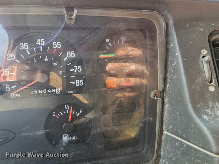 image for item MA9283 2001 Sterling L7500 dump truck