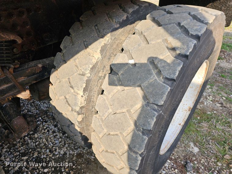 image for item MA9283 2001 Sterling L7500 dump truck