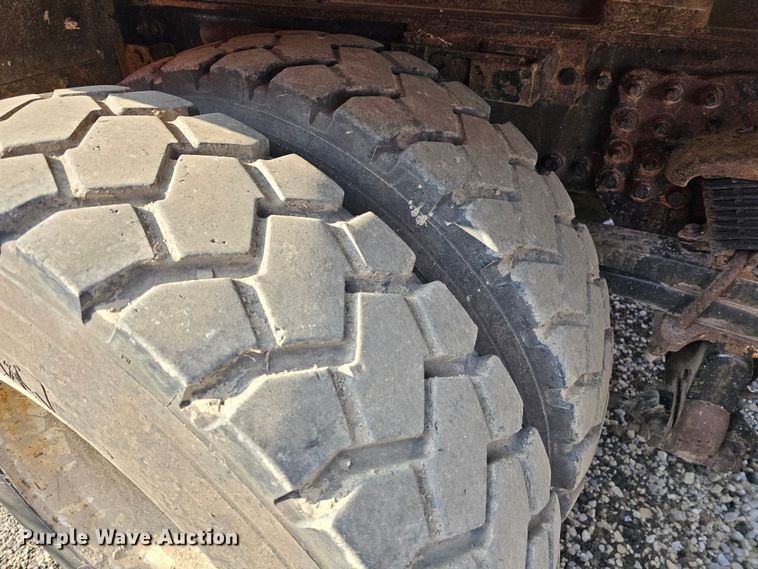 image for item MA9283 2001 Sterling L7500 dump truck