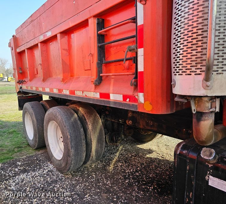 image for item MA9284 2003 Sterling  L7500 dump truck