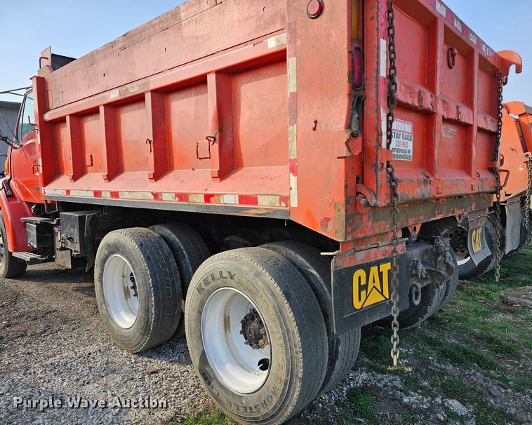 image for item MA9284 2003 Sterling  L7500 dump truck