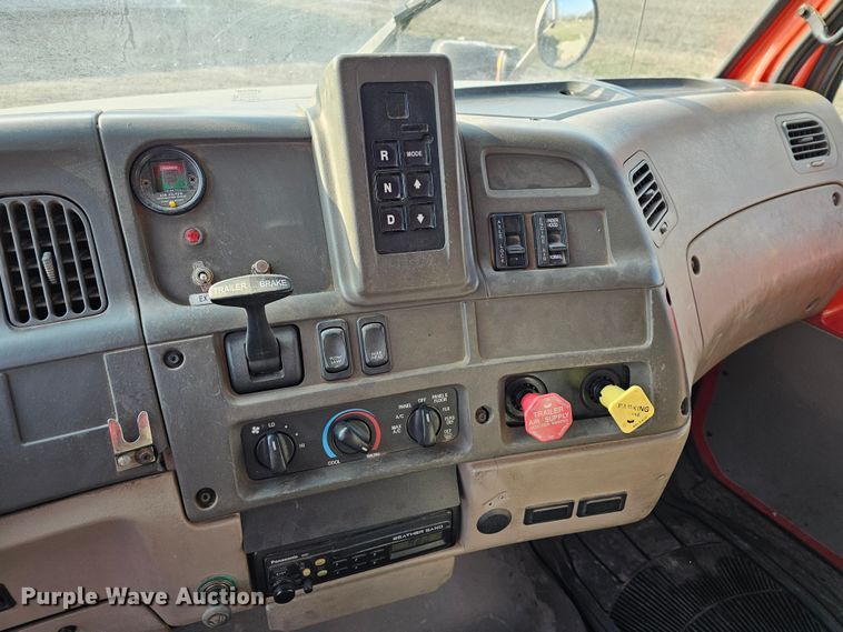 image for item MA9285 2006 Sterling L7500 dump truck