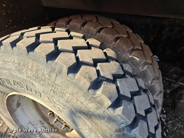 image for item MA9285 2006 Sterling L7500 dump truck