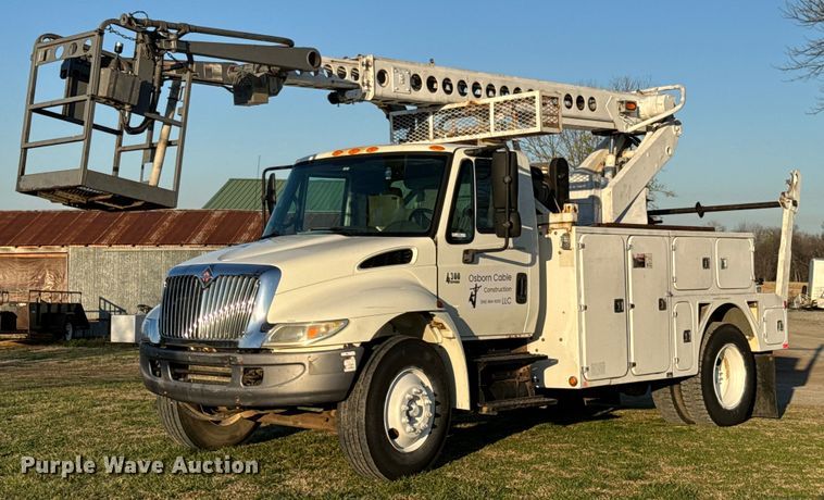 image for item ND9053 2006 International   4300 bucket truck