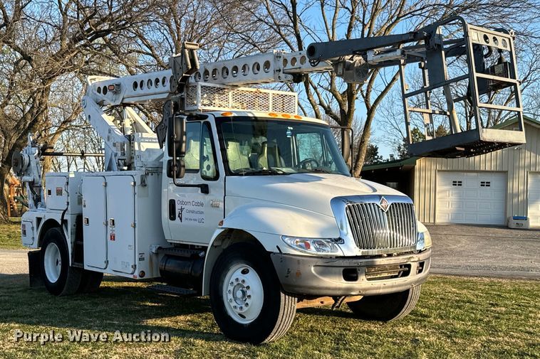 image for item ND9053 2006 International   4300 bucket truck