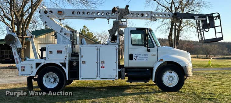 image for item ND9053 2006 International   4300 bucket truck