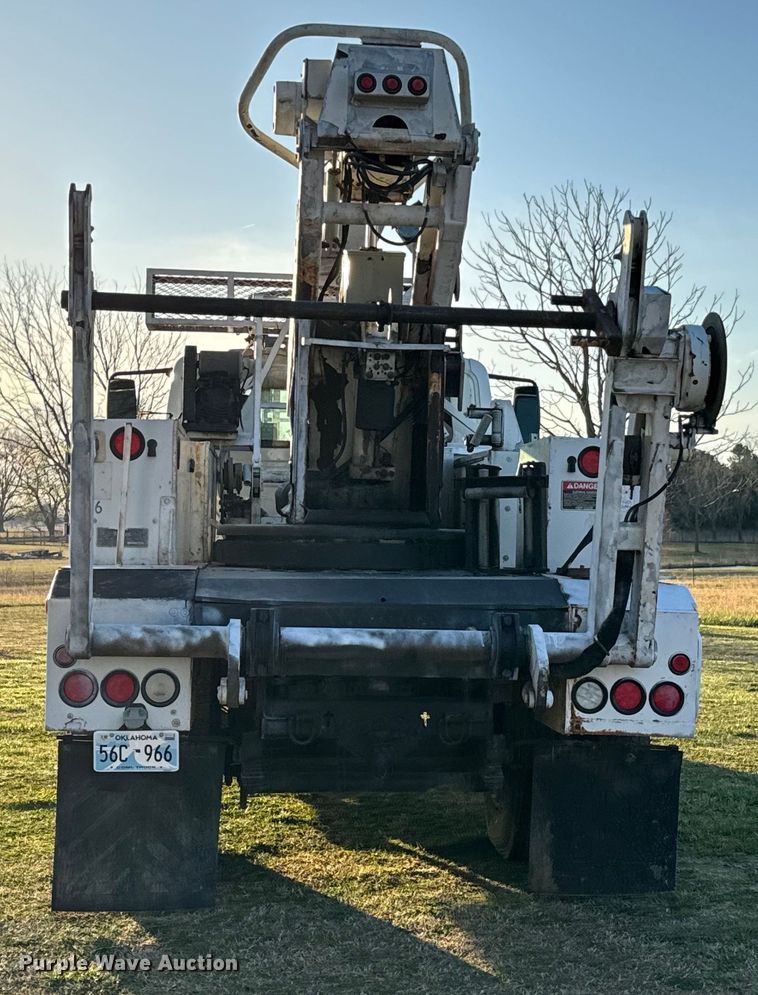 image for item ND9053 2006 International   4300 bucket truck
