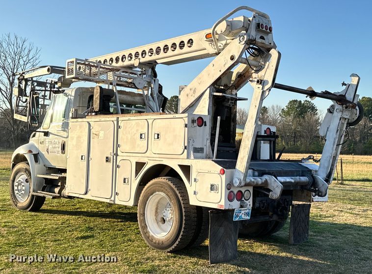 image for item ND9053 2006 International   4300 bucket truck