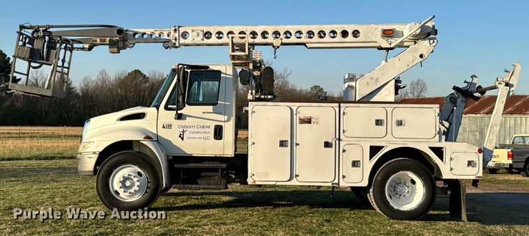 image for item ND9053 2006 International   4300 bucket truck