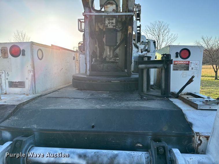 image for item ND9053 2006 International   4300 bucket truck