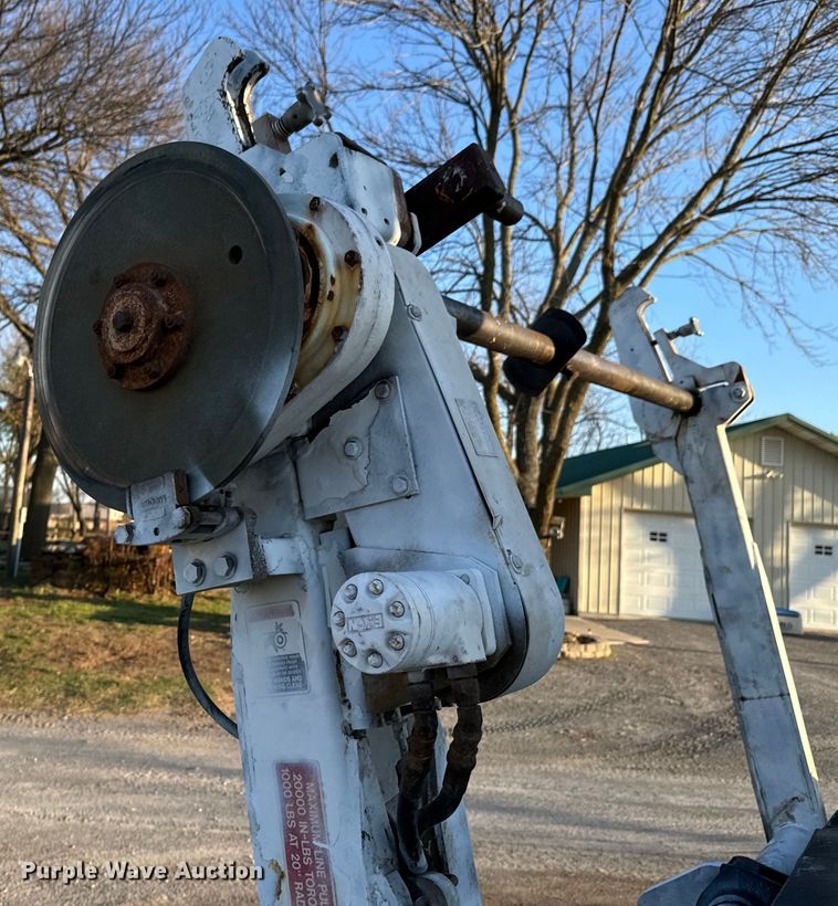 image for item ND9053 2006 International   4300 bucket truck