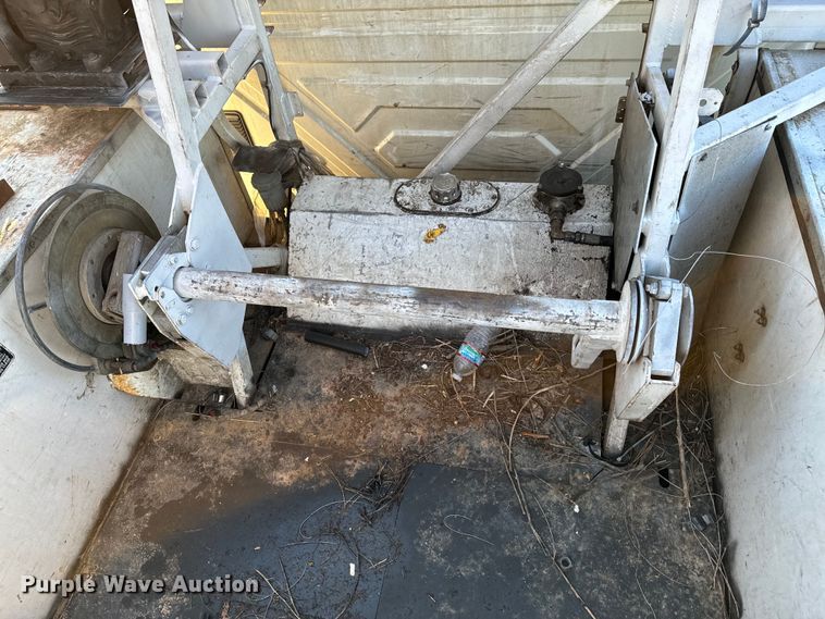 image for item ND9053 2006 International   4300 bucket truck