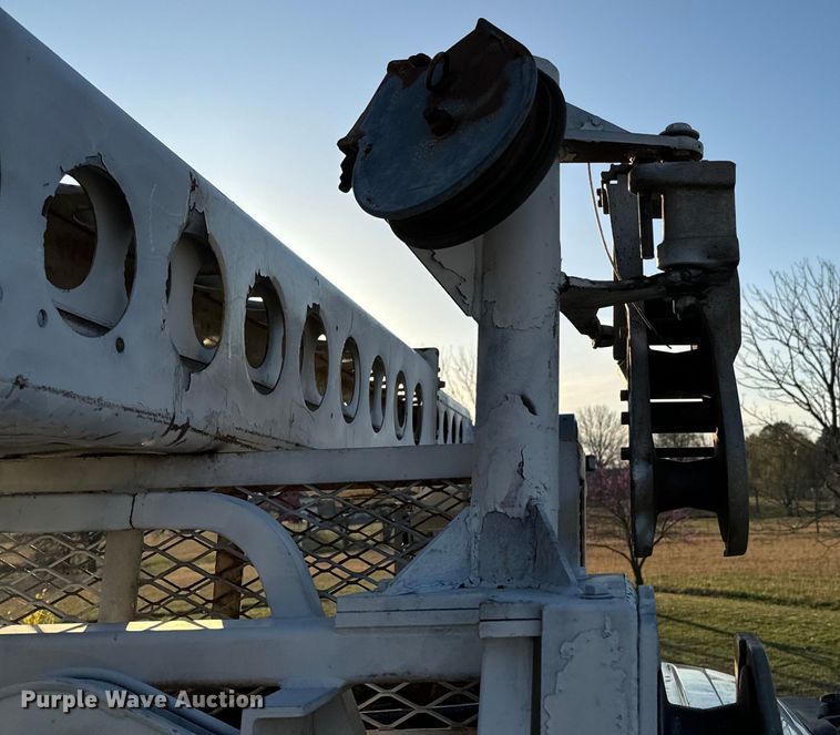 image for item ND9053 2006 International   4300 bucket truck