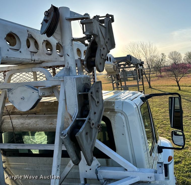 image for item ND9053 2006 International   4300 bucket truck