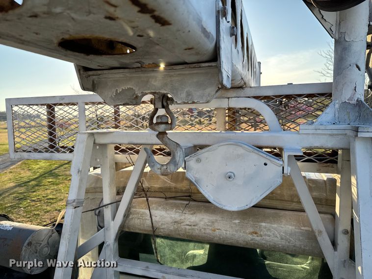 image for item ND9053 2006 International   4300 bucket truck