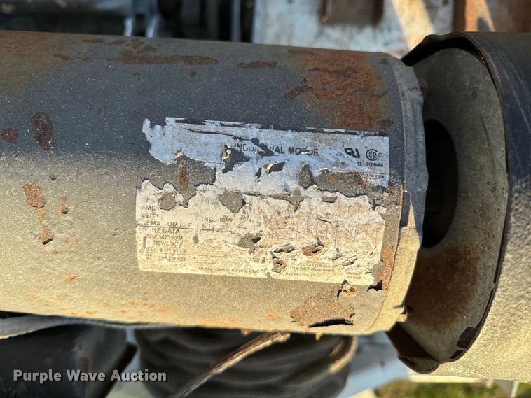 image for item ND9053 2006 International   4300 bucket truck