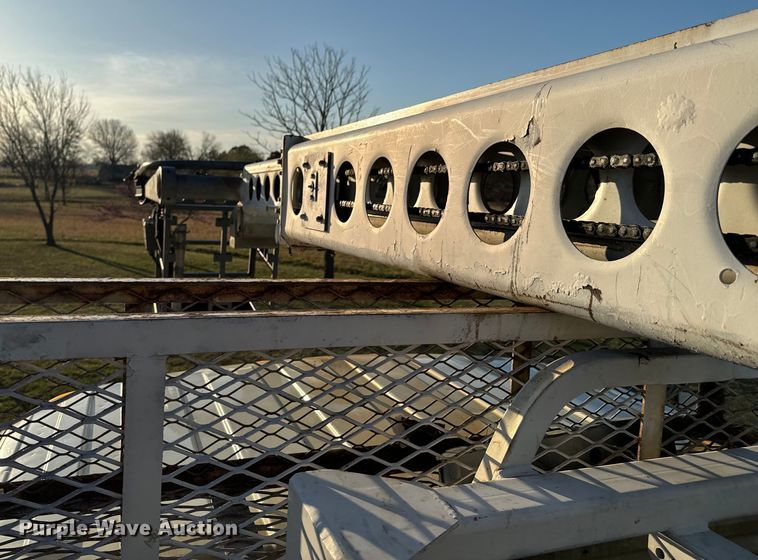 image for item ND9053 2006 International   4300 bucket truck