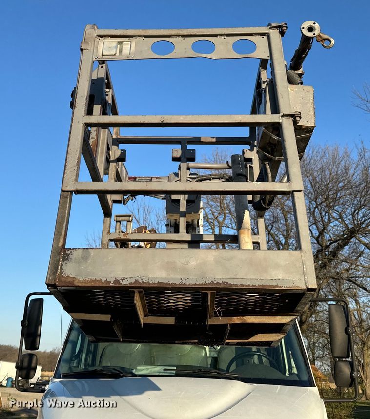 image for item ND9053 2006 International   4300 bucket truck