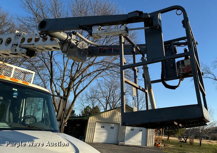 image for item ND9053 2006 International   4300 bucket truck