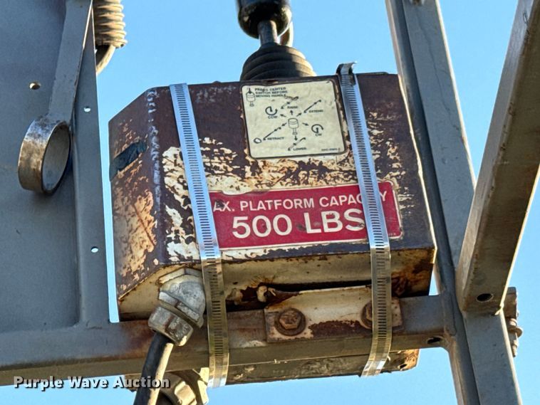 image for item ND9053 2006 International   4300 bucket truck