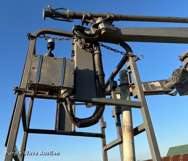 image for item ND9053 2006 International   4300 bucket truck