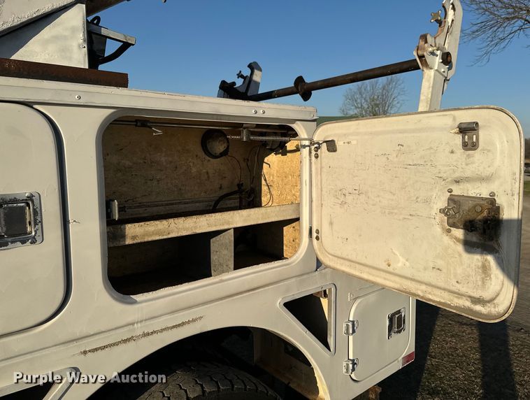 image for item ND9053 2006 International   4300 bucket truck