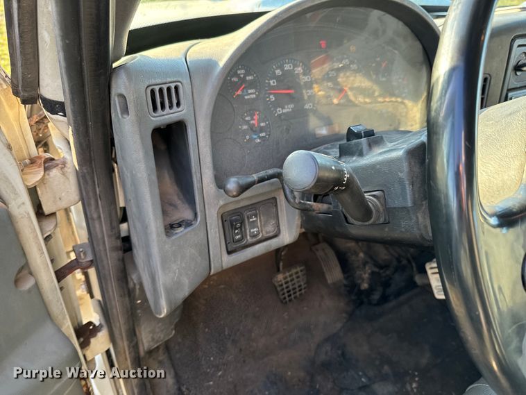 image for item ND9053 2006 International   4300 bucket truck