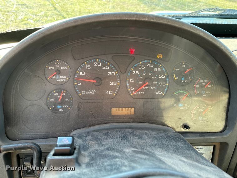 image for item ND9053 2006 International   4300 bucket truck