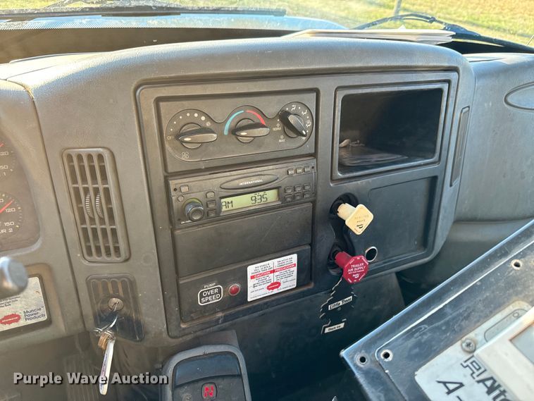 image for item ND9053 2006 International   4300 bucket truck