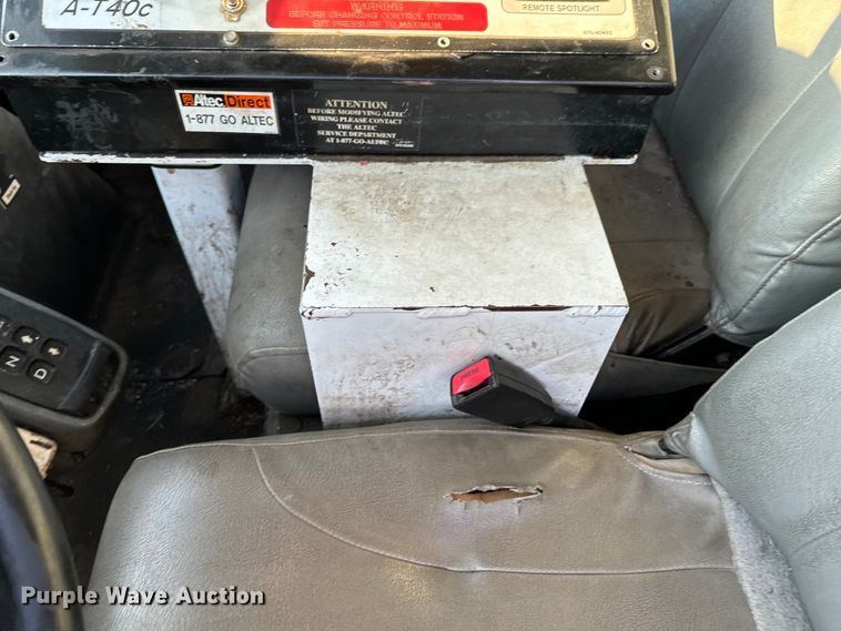 image for item ND9053 2006 International   4300 bucket truck