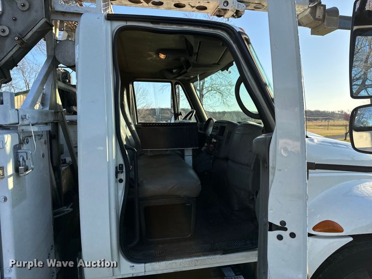 image for item ND9053 2006 International   4300 bucket truck