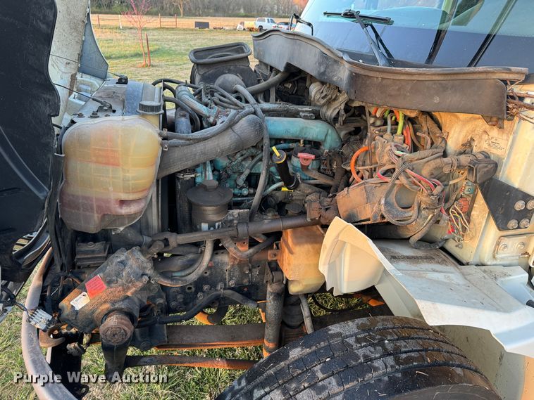 image for item ND9053 2006 International   4300 bucket truck