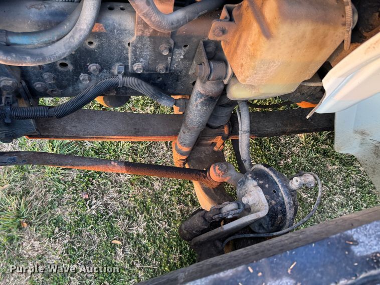 image for item ND9053 2006 International   4300 bucket truck