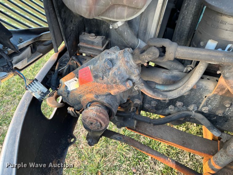 image for item ND9053 2006 International   4300 bucket truck