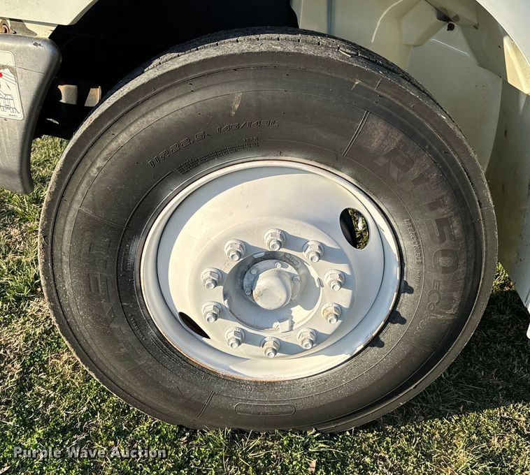 image for item ND9053 2006 International   4300 bucket truck