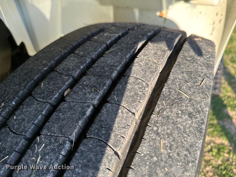 image for item ND9053 2006 International   4300 bucket truck