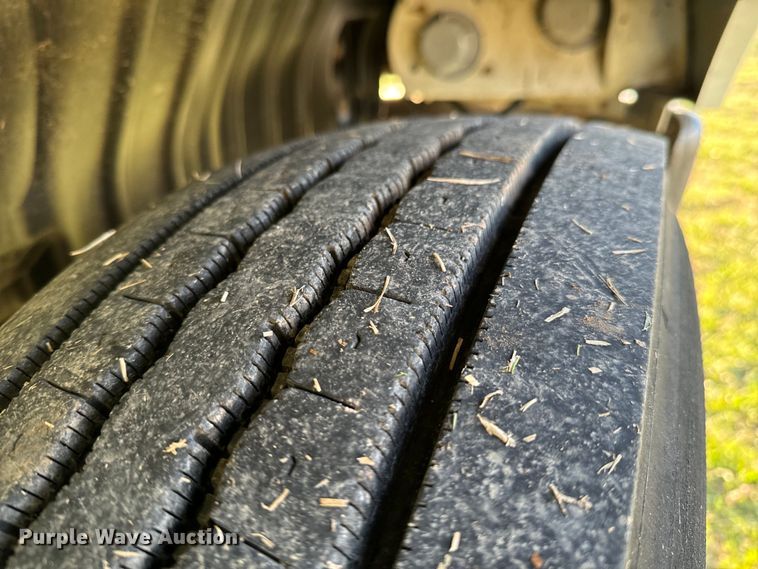 image for item ND9053 2006 International   4300 bucket truck