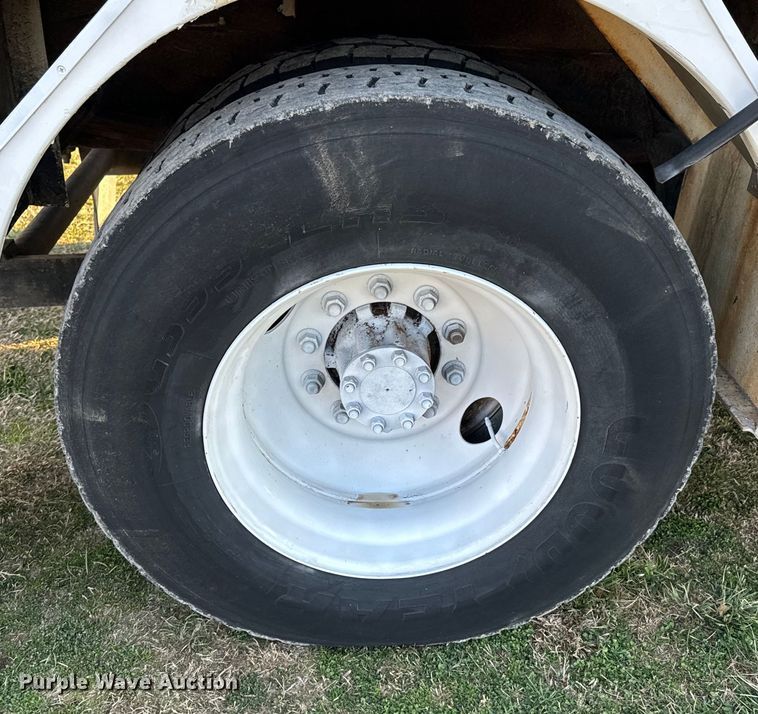 image for item ND9053 2006 International   4300 bucket truck