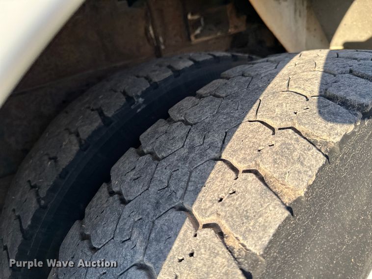 image for item ND9053 2006 International   4300 bucket truck