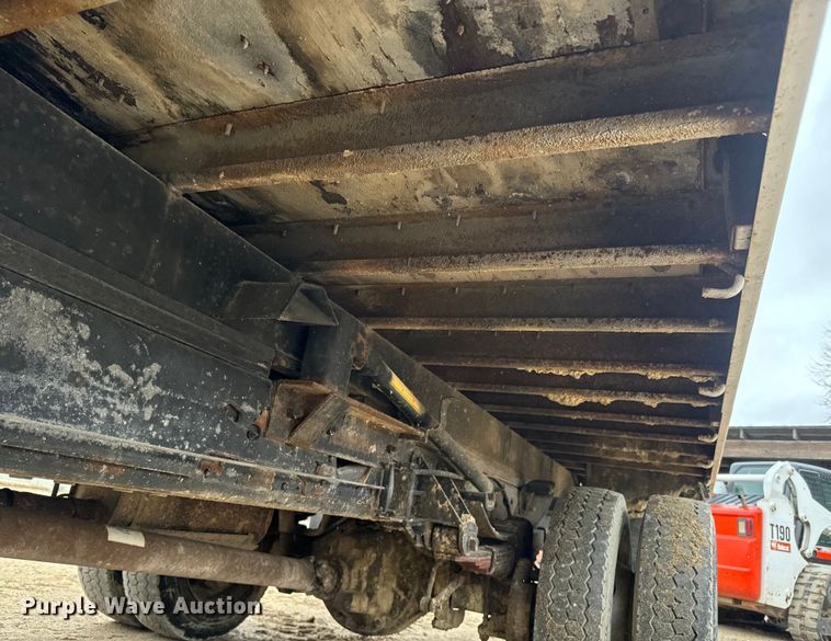 image for item NF9436 2000 Ford F550 Super Duty dump truck