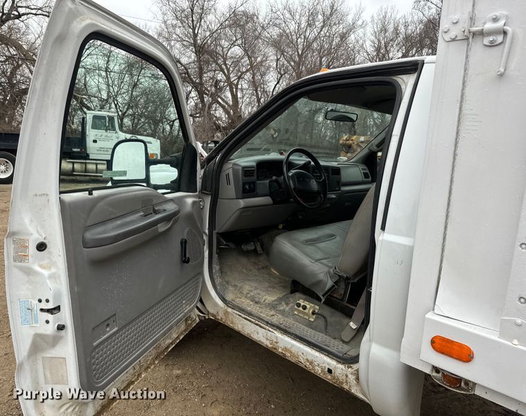 image for item NF9436 2000 Ford F550 Super Duty dump truck