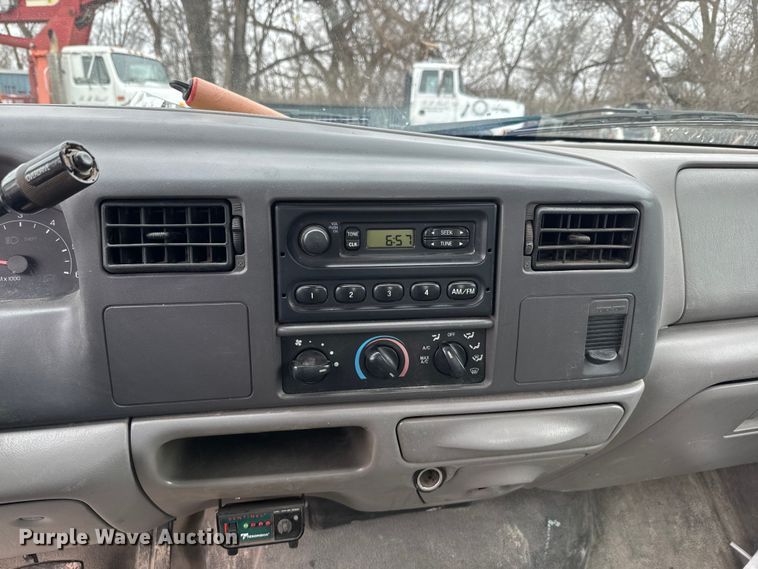 image for item NF9436 2000 Ford F550 Super Duty dump truck