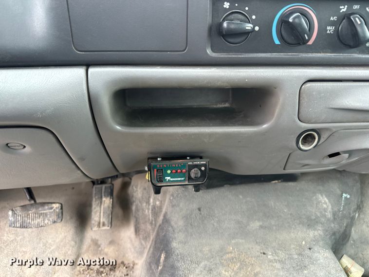 image for item NF9436 2000 Ford F550 Super Duty dump truck