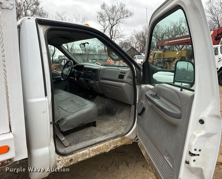 image for item NF9436 2000 Ford F550 Super Duty dump truck