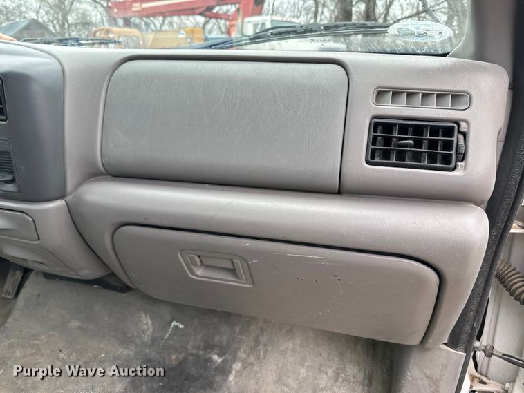 image for item NF9436 2000 Ford F550 Super Duty dump truck