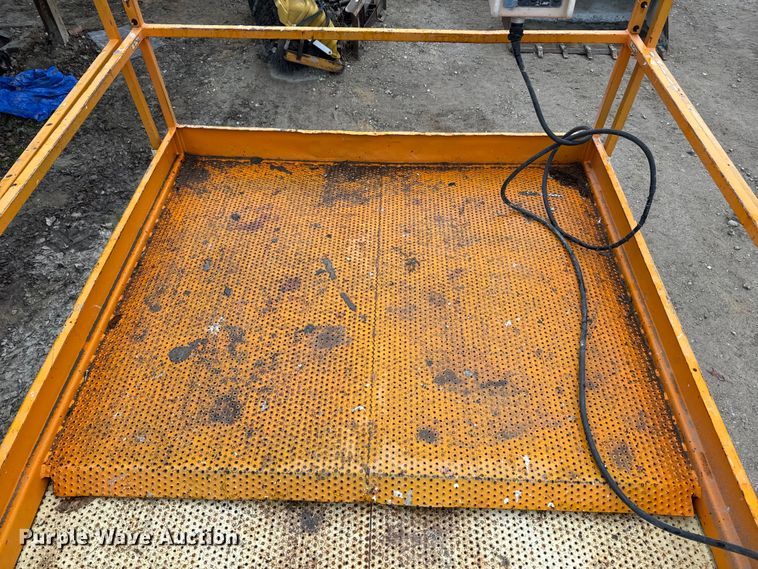 image for item NF9437 1998 JLG 25RTS scissor lift